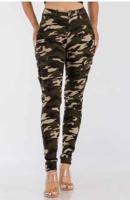 High Waist Camouflage Jegging Jean with Side Cargo Pocket