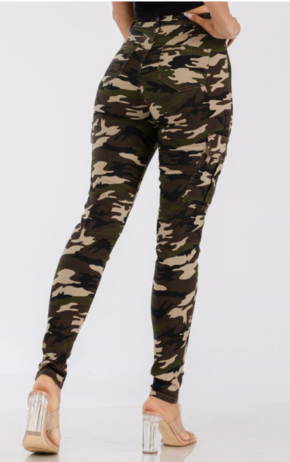 High Waist Camouflage Jegging Jean with Side Cargo Pocket